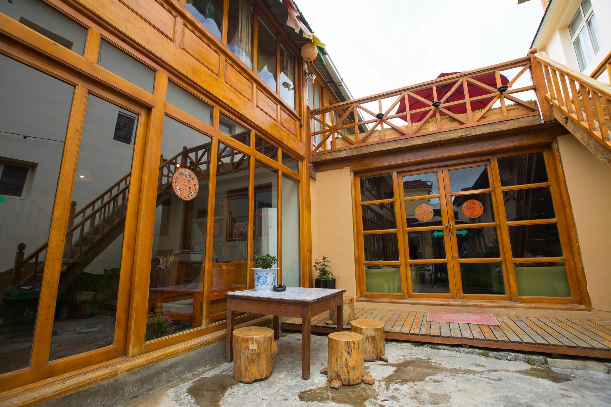 Shangri-La Namcha Bhawa Inn Exterior photo